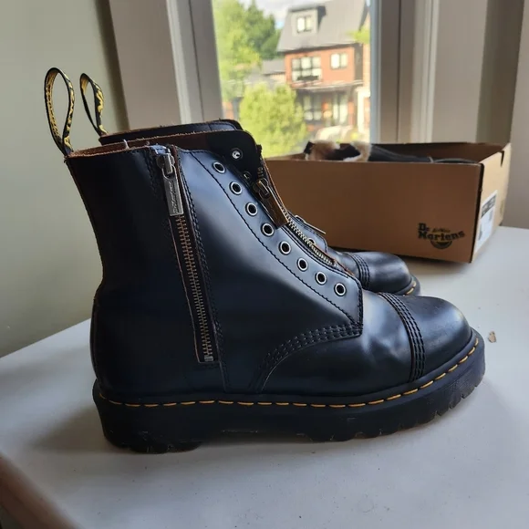 Martens 1460 LACELESS BEX LEATHER BOOTS size 12 in EUC